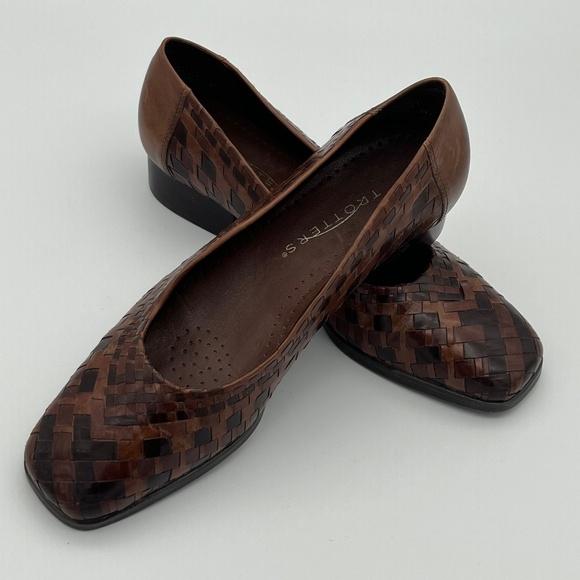 Trotters Aspen Woven Leather Slip On Brown Loafer. Like New. Size 6M; EUC - Picture 4 of 8